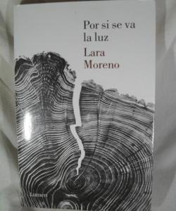 POR SI SE VA LA LUZ de LARA MORENO